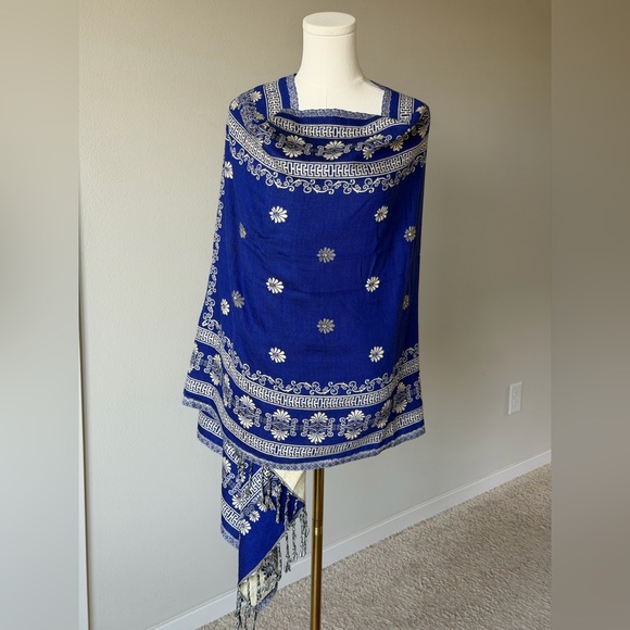 Reversible Mamta Sapphire Blue and Ivory Floral Shawl Scarf with Rhinestones .